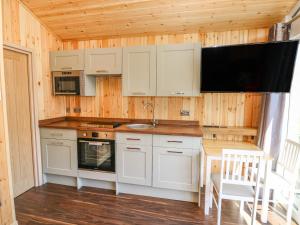 Kuchyň nebo kuchyňský kout v ubytování The Cabin