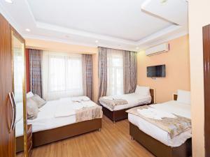 Postel nebo postele na pokoji v ubytování RENOVA hOTEL FATİH