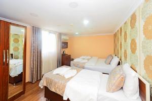 Postel nebo postele na pokoji v ubytování RENOVA hOTEL FATİH