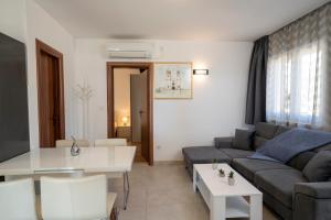 Zona d'estar a Olive & Almond Apartment