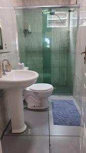 a bathroom with a sink and a toilet and a shower at Apto 2 - Hospedagem da Almira in Manaus +15 photos