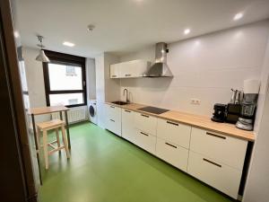 Kuchnia lub aneks kuchenny w obiekcie Atuaire Home Cordón 3 centro Histórico Parking Incluido