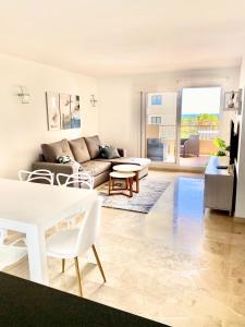 Afbeelding uit fotogalerij van New apartment with sea view and pool in Torrevieja