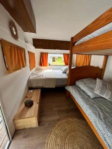 Katil atau katil-katil dalam bilik di Aparra Surfcamp Hendaye