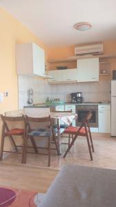 Kuchyňa alebo kuchynka v ubytovaní Studio in Balatonlelle 33519