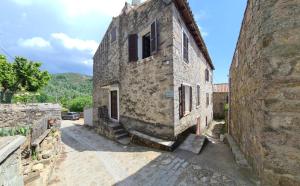 an old stone building on a street at Maison de Vacances Renno in Renno