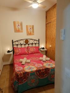 A bed or beds in a room at Casa AMALFi, Coqueta casa Centro histórico de Vejer