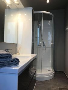 Ένα μπάνιο στο Notodden Sentrum Apartment NO 10