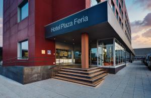 Budova, kde se hotel nachází + 37 fotografií