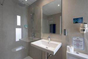 Een badkamer bij Bitacora Lanzarote Club