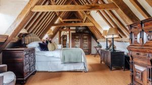 Gallery image of A Luxury Tudor Hall & Gardens Located on Breath-Taking Norfolk Estate in Norwich