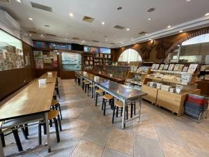 a restaurant with tables and chairs in a store at 池上大地飯店 in Chishang