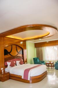 Tempat tidur dalam kamar di Hotel Earth Light Sauraha