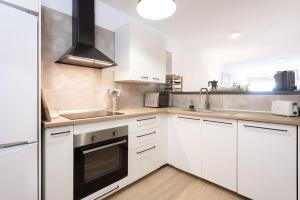 Kuchnia lub aneks kuchenny w obiekcie Home2Book Comfy Beachfront Radazul