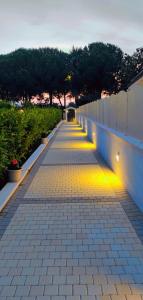 a walkway with lights on the side of a wall at B&B Giglio di mare in Rossano