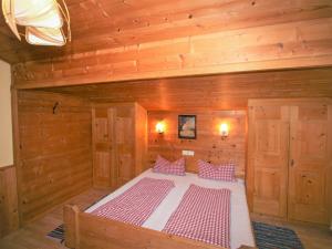 Posteľ alebo postele v izbe v ubytovaní Holiday Home Hexenhäusl by Interhome