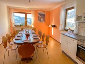 Kuchnia lub aneks kuchenny w obiekcie Apartment Roggenboden-1 by Interhome
