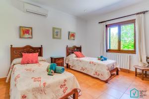 Postel nebo postele na pokoji v ubytování Finca SIONA Alcudia by Mallorca Villa Selection