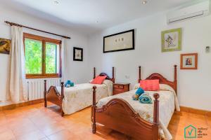 Postel nebo postele na pokoji v ubytování Finca SIONA Alcudia by Mallorca Villa Selection