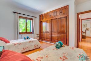Postel nebo postele na pokoji v ubytování Finca SIONA Alcudia by Mallorca Villa Selection