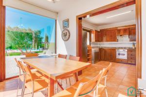 Kuchyň nebo kuchyňský kout v ubytování Finca SIONA Alcudia by Mallorca Villa Selection