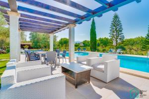 Bazén v ubytování Finca SIONA Alcudia by Mallorca Villa Selection nebo v jeho okolí