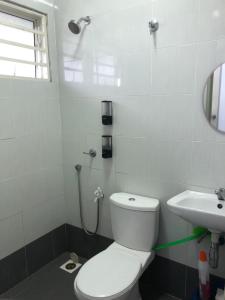 Ванная комната в Ina Homestay Jerantut