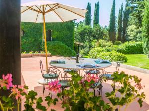 A garden outside Apartment Bardeggiano - Caterina 2 - COL245 by Interhome