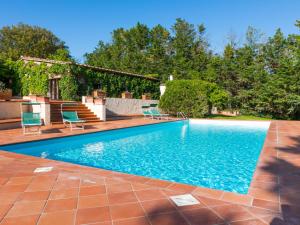 The swimming pool at or close to Apartment Bardeggiano - Caterina 2 - COL245 by Interhome