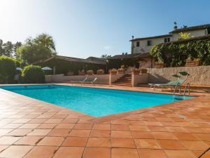 The swimming pool at or close to Apartment Bardeggiano - Caterina 2 - COL245 by Interhome