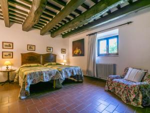 A bed or beds in a room at Apartment Bardeggiano - Caterina 2 - COL245 by Interhome