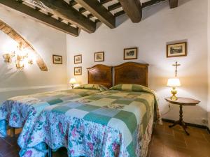 A bed or beds in a room at Apartment Bardeggiano - Caterina 2 - COL245 by Interhome