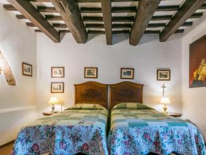 A bed or beds in a room at Apartment Bardeggiano - Caterina 2 - COL245 by Interhome