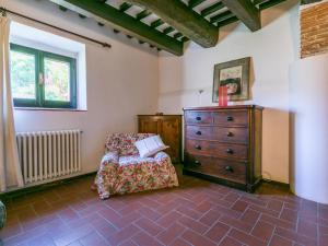 A bed or beds in a room at Apartment Bardeggiano - Caterina 2 - COL245 by Interhome