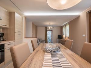 Kuchyň nebo kuchyňský kout v ubytování Apartment La Maison d'Amelie by Interhome