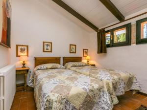 A bed or beds in a room at Apartment Bardeggiano - Caterina 2 - COL245 by Interhome