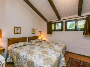 A bed or beds in a room at Apartment Bardeggiano - Caterina 2 - COL245 by Interhome