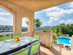 Bazén v ubytování Holiday Home Bella Vista by Interhome nebo v jeho okolí