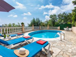 Bazén v ubytování Holiday Home Bella Vista by Interhome nebo v jeho okolí