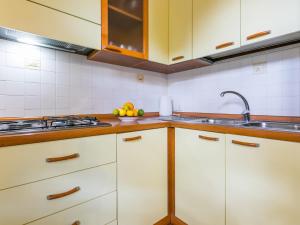 Η κουζίνα ή μικρή κουζίνα στο Holiday Home Giuggiolo - Giuggiolo 3 by Interhome +50 φωτογραφίες