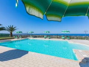 Bazén v ubytování Holiday Home Il Corbezzolo-3 by Interhome nebo v jeho okolí