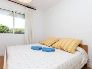 Posteľ alebo postele v izbe v ubytovaní Apartment Green Mar C by Interhome