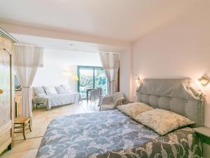 a bedroom with a bed and a living room at Apartment Ker Marie by Interhome in Daoulas