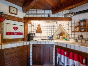 Η κουζίνα ή μικρή κουζίνα στο Holiday Home Maison Meynet by Interhome