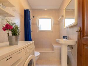 Koupelna v ubytování Holiday Home El Dorado Playa - Villa Degas by Interhome