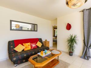 Χώρος καθιστικού στο Apartment Chez Yvette by Interhome
