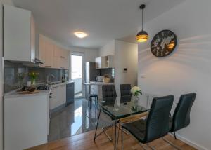 Kuchyňa alebo kuchynka v ubytovaní Empress apartment