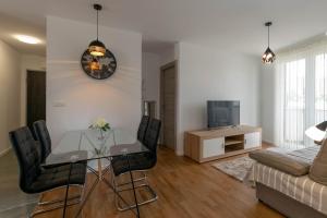 Televízia a/alebo spoločenská miestnosť v ubytovaní Empress apartment