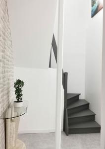 a staircase in a house with a glass table at Le temps d'une pause''' 