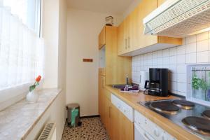 Kuchyň nebo kuchyňský kout v ubytování Haus Dithmarschen Wohnung 1
